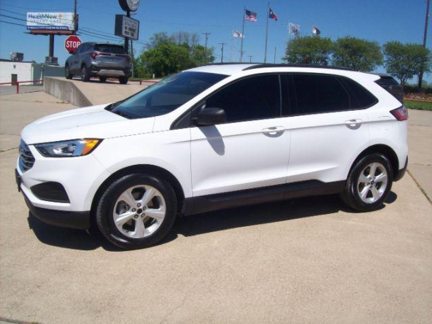 2020 White /Ebony, cloth Ford Edge SE FWD (2FMPK3G9XLB) with an 2.0L L4 DOHC 16V engine, 6-Speed Automatic transmission, located at 605 West Oak Street, West, TX, 76691, (254) 826-5852, 31.803501, -97.098549 - Photo#0