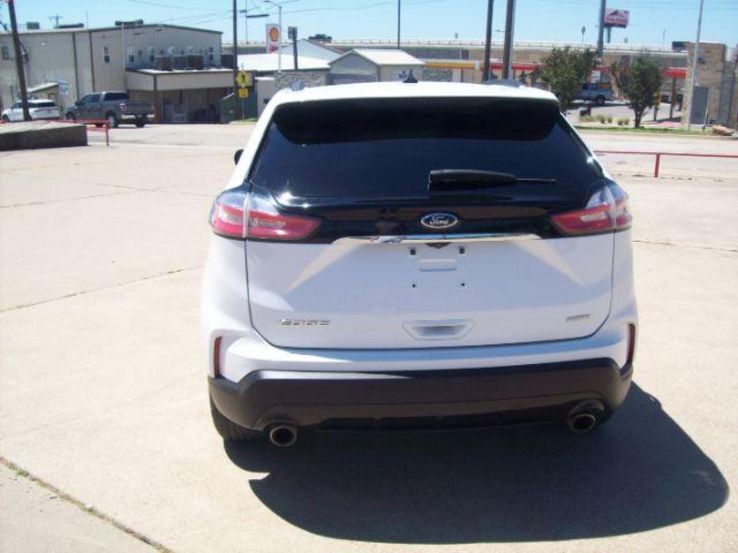 2020 White /Ebony, cloth Ford Edge SE FWD (2FMPK3G9XLB) with an 2.0L L4 DOHC 16V engine, 6-Speed Automatic transmission, located at 605 West Oak Street, West, TX, 76691, (254) 826-5852, 31.803501, -97.098549 - Photo#3