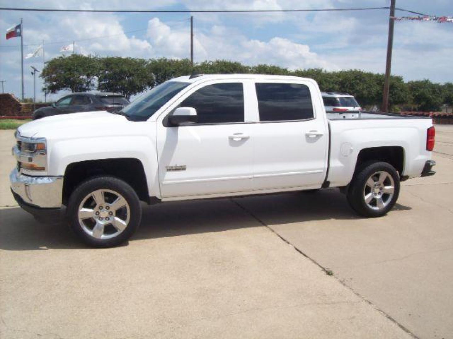 2018 White /Jet Black, cloth Chevrolet Silverado 1500 LT Crew Cab 2WD (3GCPCREC4JG) with an 5.3L V8 OHV 16V engine, 6-Speed Automatic transmission, located at 605 West Oak Street, West, TX, 76691, (254) 826-5852, 31.803501, -97.098549 - Photo#0