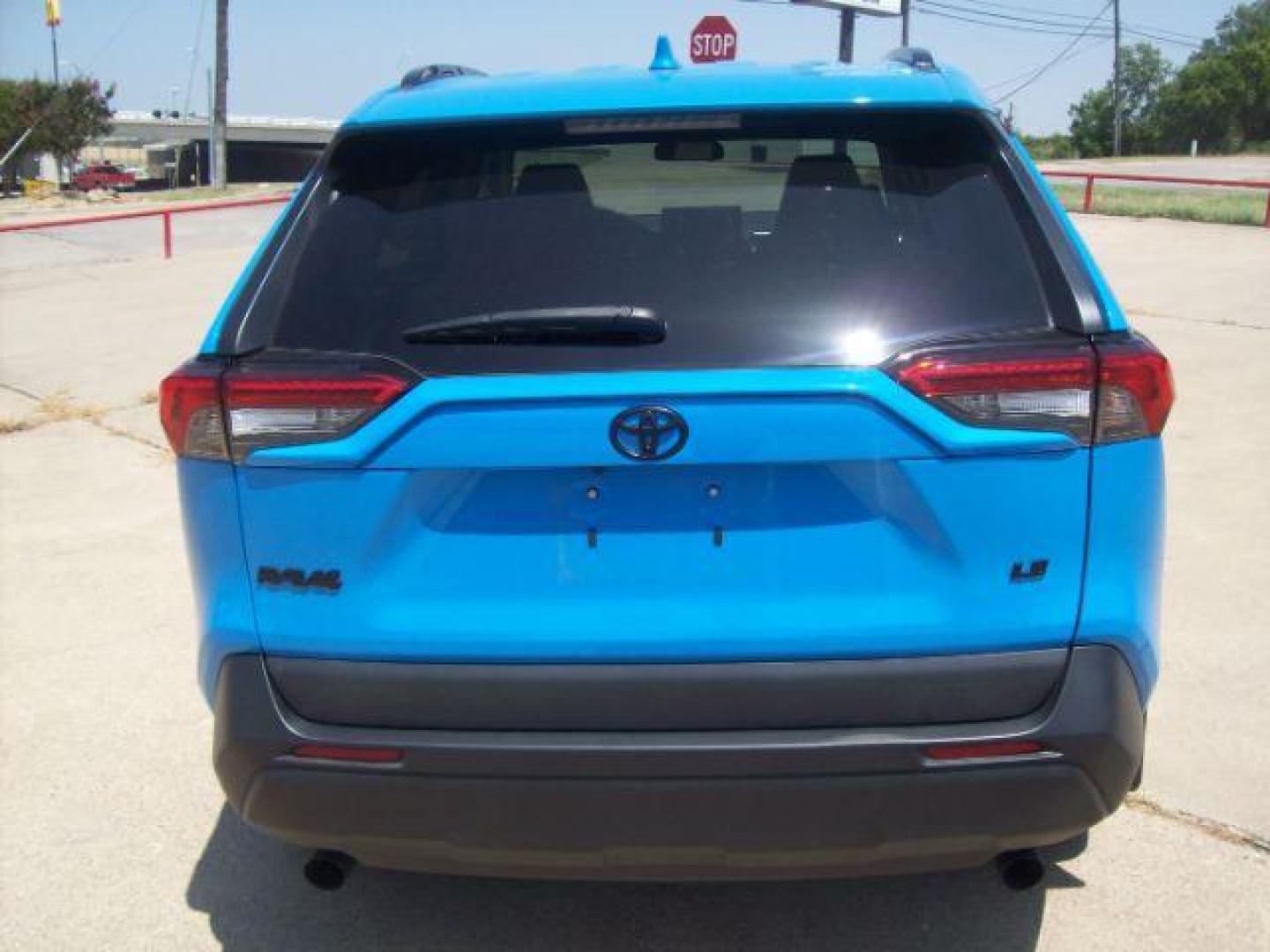 2021 Blue /Black, cloth Toyota RAV4 LE (2T3H1RFV6MW) with an 2.5L L4 DOHC 16V engine, 8-Speed Automatic transmission, located at 605 West Oak Street, West, TX, 76691, (254) 826-5852, 31.803501, -97.098549 - Photo#3