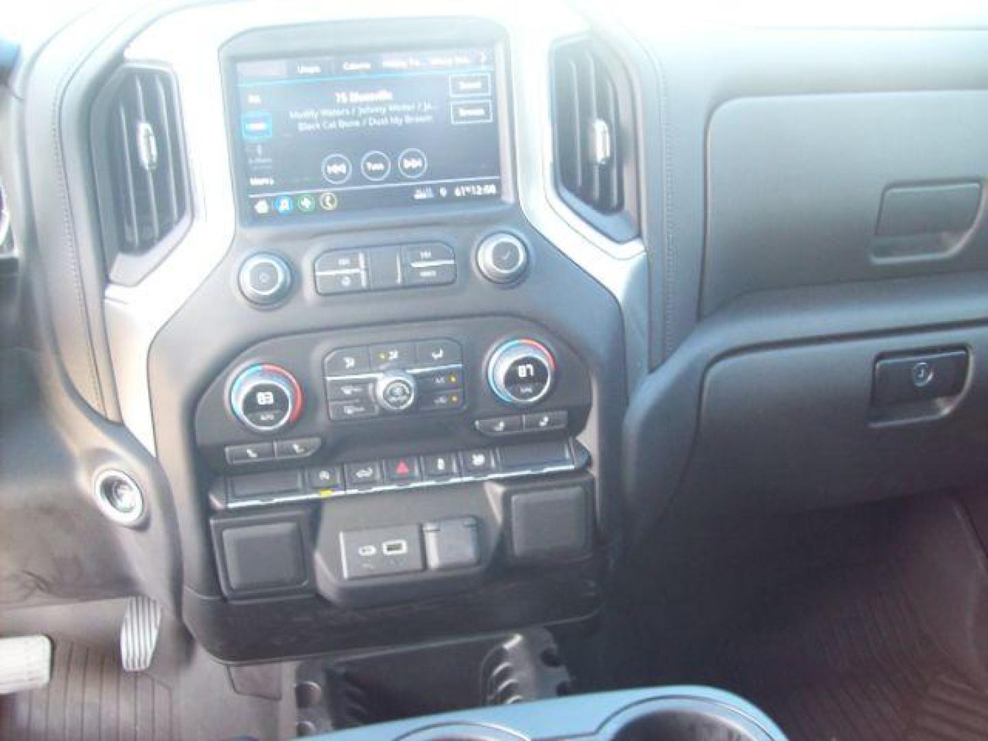 2022 Maroon /Gideon/Very Dark Atmosphere Chevrolet Silverado 1500 Limited LT Crew Cab 2WD (1GCPWCED4NZ) with an 5.3L V8 OHV 16V engine, 6-Speed Automatic transmission, located at 605 West Oak Street, West, TX, 76691, (254) 826-5852, 31.803501, -97.098549 - Photo#6