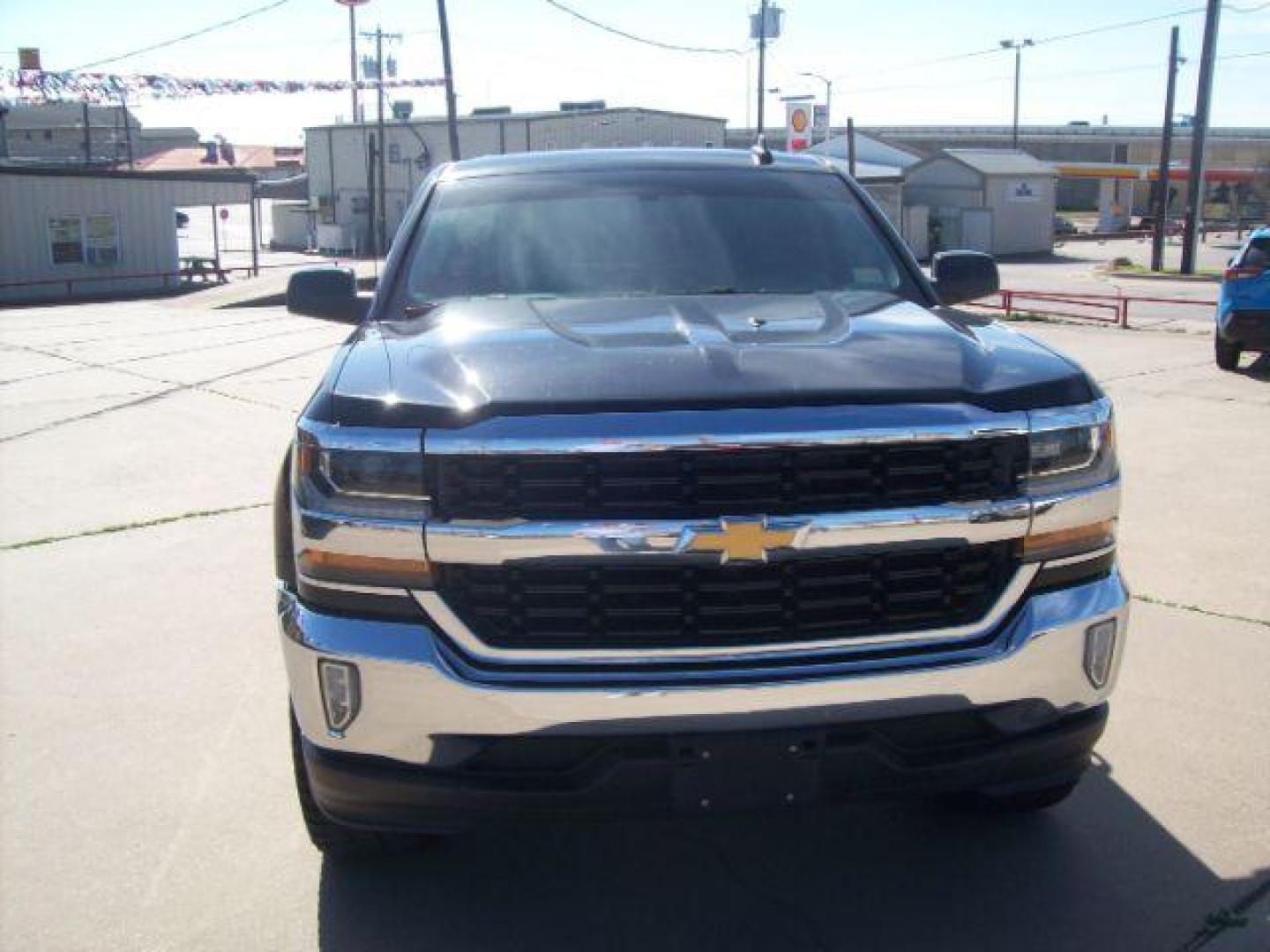 2018 Black /Dark Ash Seats w/Jet Black Interior Accents, cloth Chevrolet Silverado 1500 LT Crew Cab 2WD (3GCPCREC5JG) with an 5.3L V8 OHV 16V engine, 6-Speed Automatic transmission, located at 605 West Oak Street, West, TX, 76691, (254) 826-5852, 31.803501, -97.098549 - Photo#2