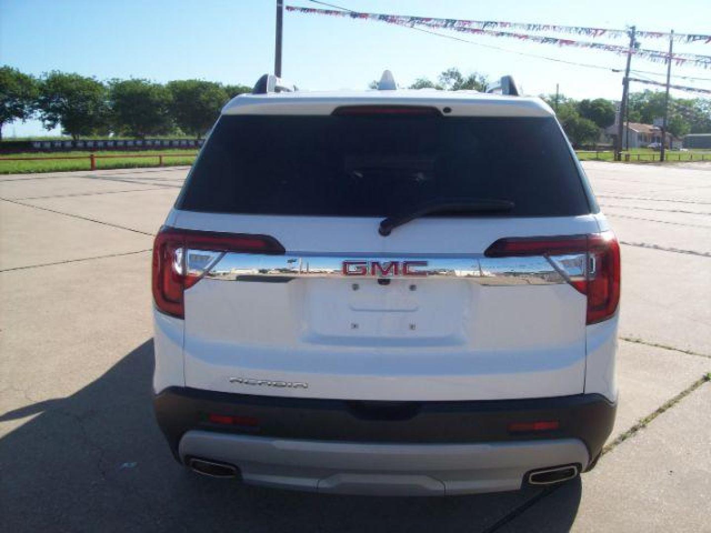 2023 White /Jet Black GMC Acadia SLT (1GKKNMLS0PZ) with an 3.6L V6 DOHC 24V engine, 9-Speed Automatic transmission, located at 605 West Oak Street, West, TX, 76691, (254) 826-5852, 31.803501, -97.098549 - Photo#3