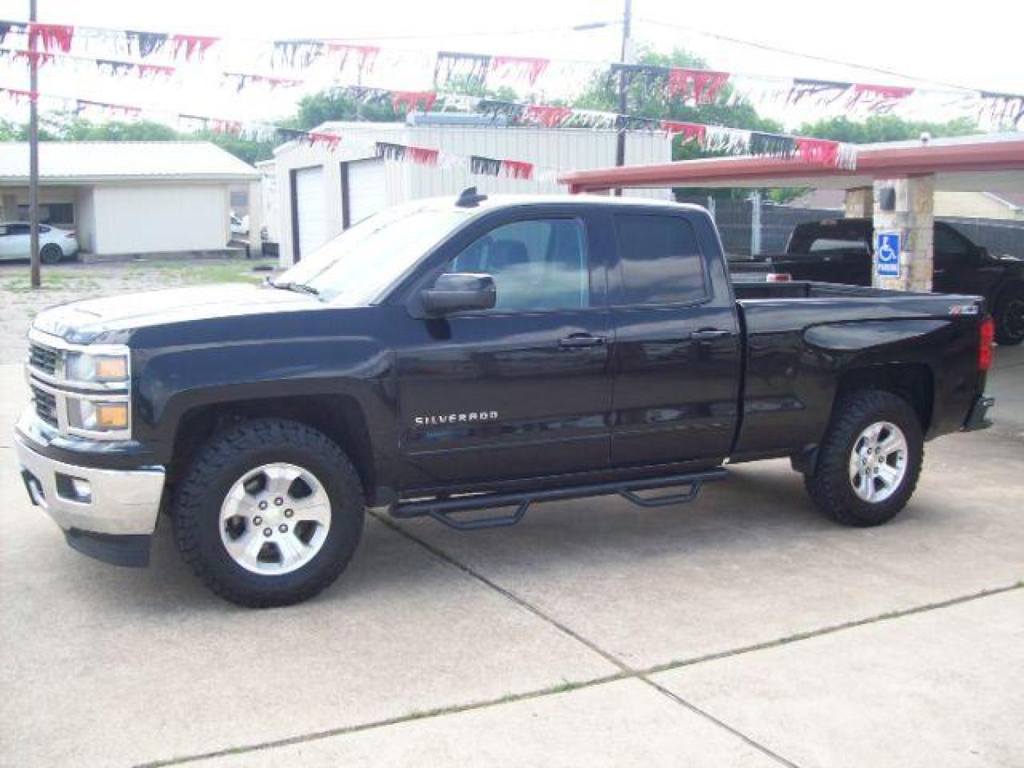 2015 Black /Dark Ash Seats w/Jet Black Interior Accents, cloth Chevrolet Silverado 1500 LT Double Cab 4WD (1GCVKREC6FZ) with an 5.3L V8 OHV 16V engine, 6-Speed Automatic transmission, located at 605 West Oak Street, West, TX, 76691, (254) 826-5852, 31.803501, -97.098549 - Photo#0