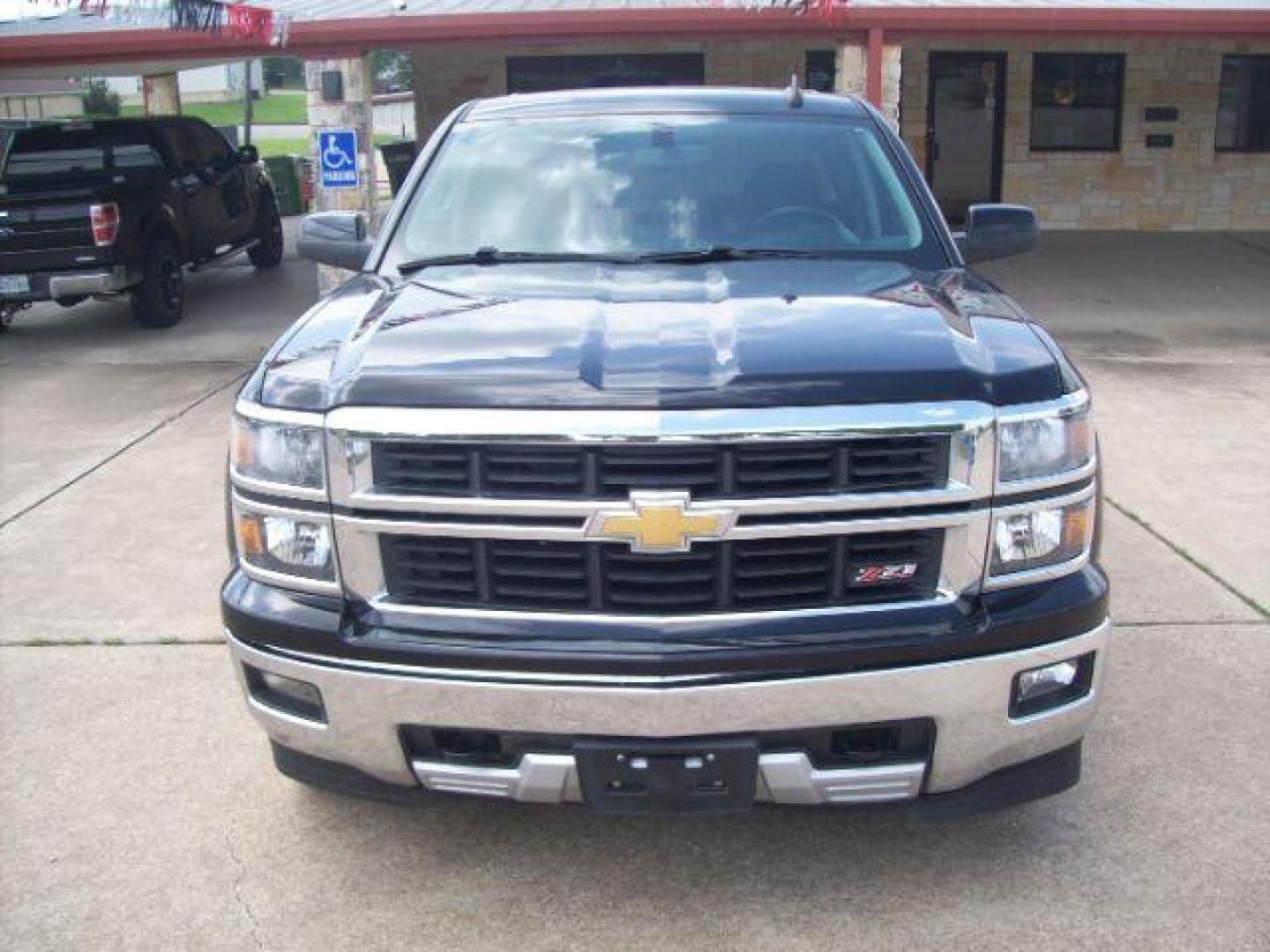 2015 Black /Dark Ash Seats w/Jet Black Interior Accents, cloth Chevrolet Silverado 1500 LT Double Cab 4WD (1GCVKREC6FZ) with an 5.3L V8 OHV 16V engine, 6-Speed Automatic transmission, located at 605 West Oak Street, West, TX, 76691, (254) 826-5852, 31.803501, -97.098549 - Photo#2