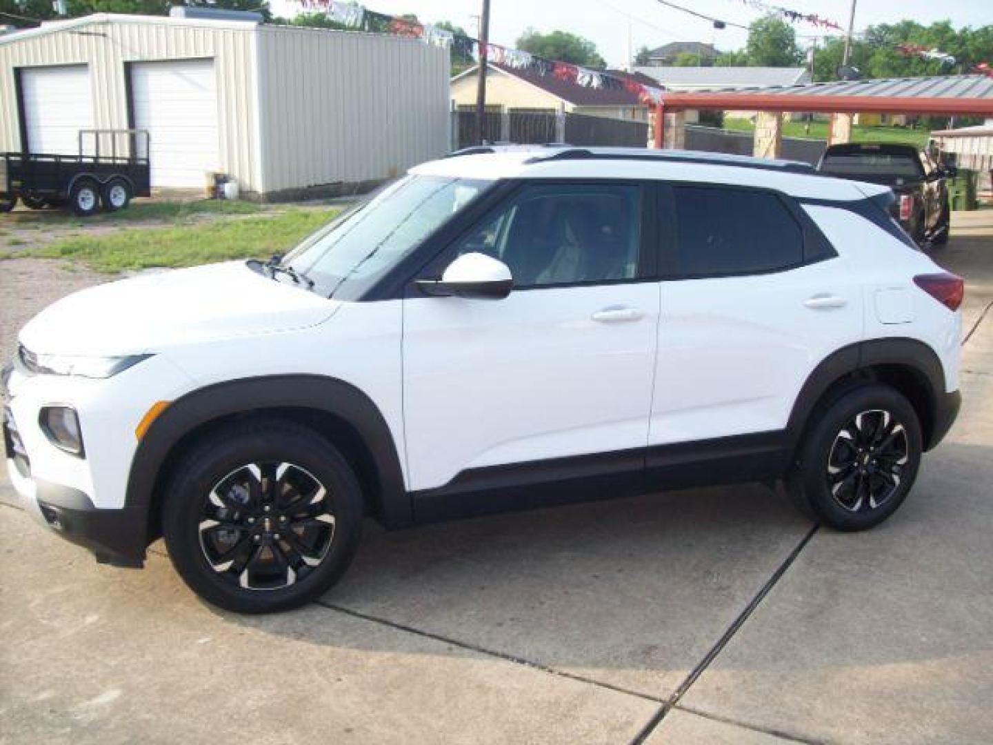 2023 White /Jet Black Chevrolet Trailblazer LT (KL79MPS28PB) with an 1.2L L3 DOHC 12V engine, 9-Speed Automatic transmission, located at 605 West Oak Street, West, TX, 76691, (254) 826-5852, 31.803501, -97.098549 - Photo#0