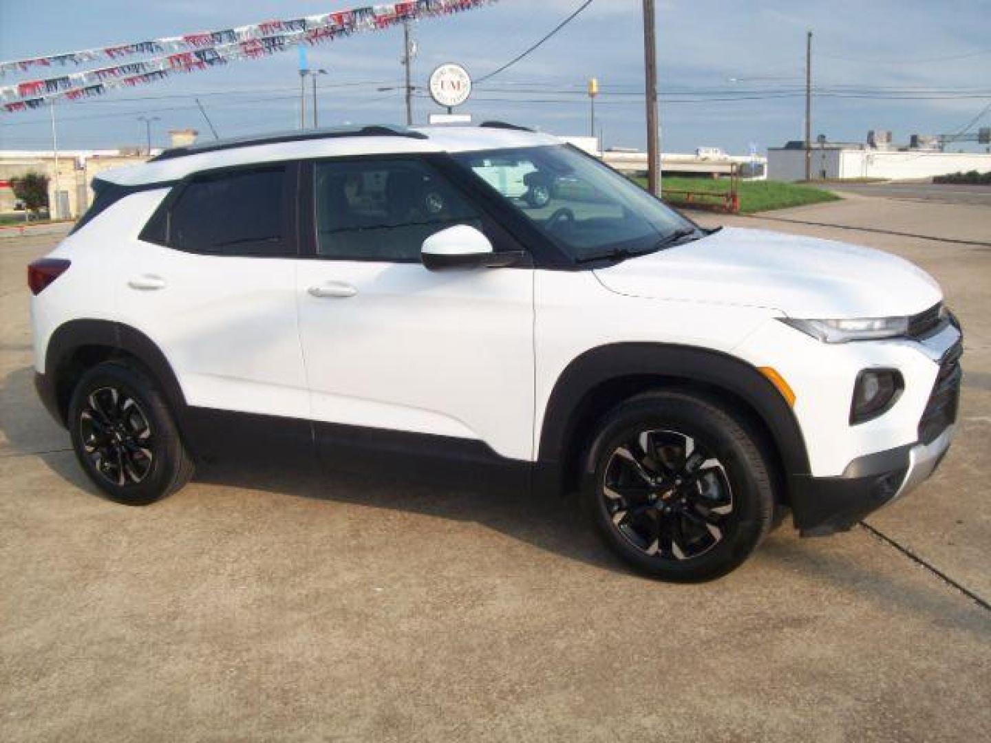 2023 White /Jet Black Chevrolet Trailblazer LT (KL79MPS28PB) with an 1.2L L3 DOHC 12V engine, 9-Speed Automatic transmission, located at 605 West Oak Street, West, TX, 76691, (254) 826-5852, 31.803501, -97.098549 - Photo#1