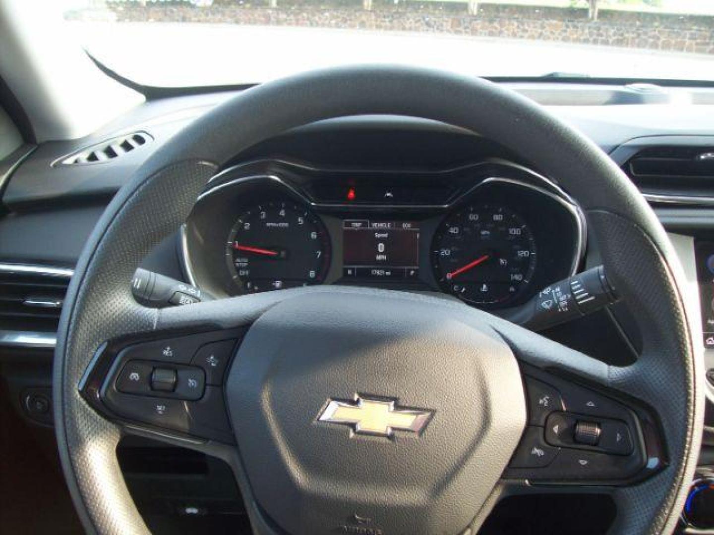 2023 White /Jet Black Chevrolet Trailblazer LT (KL79MPS28PB) with an 1.2L L3 DOHC 12V engine, 9-Speed Automatic transmission, located at 605 West Oak Street, West, TX, 76691, (254) 826-5852, 31.803501, -97.098549 - Photo#7