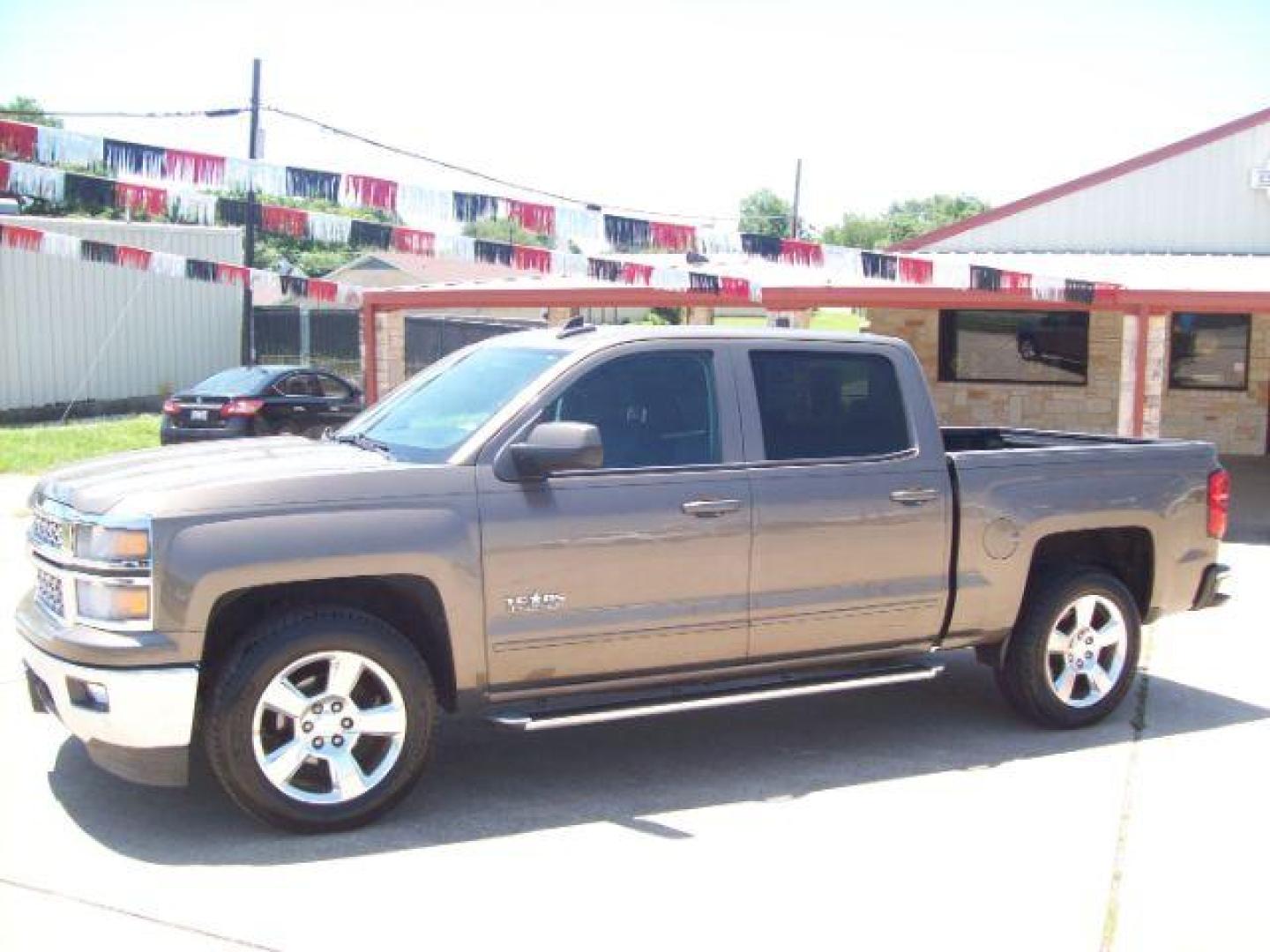 2015 Brown /Jet Black, cloth Chevrolet Silverado 1500 LT Crew Cab 2WD (3GCPCREC6FG) with an 5.3L V8 OHV 16V engine, 6-Speed Automatic transmission, located at 605 West Oak Street, West, TX, 76691, (254) 826-5852, 31.803501, -97.098549 - Photo#0