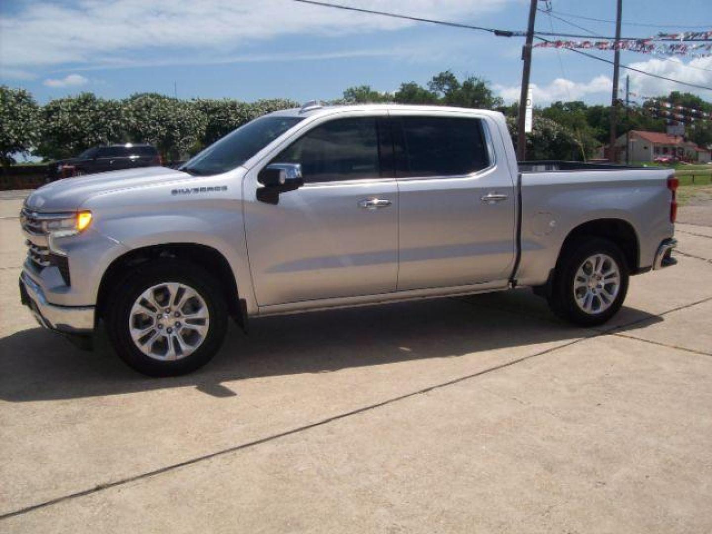 2022 Silver /Gray leather Chevrolet Silverado 1500 LTZ Crew Cab 2WD (3GCPAEED1NG) with an 5.3L V8 OHV 16V engine, 6-Speed Automatic transmission, located at 605 West Oak Street, West, TX, 76691, (254) 826-5852, 31.803501, -97.098549 - Photo#0