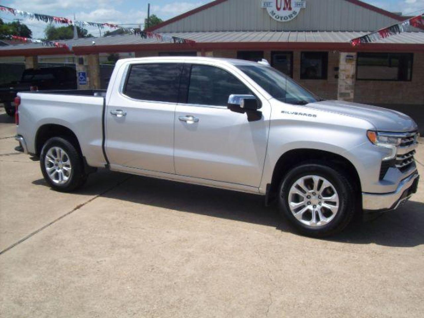 2022 Silver /Gray leather Chevrolet Silverado 1500 LTZ Crew Cab 2WD (3GCPAEED1NG) with an 5.3L V8 OHV 16V engine, 6-Speed Automatic transmission, located at 605 West Oak Street, West, TX, 76691, (254) 826-5852, 31.803501, -97.098549 - Photo#1