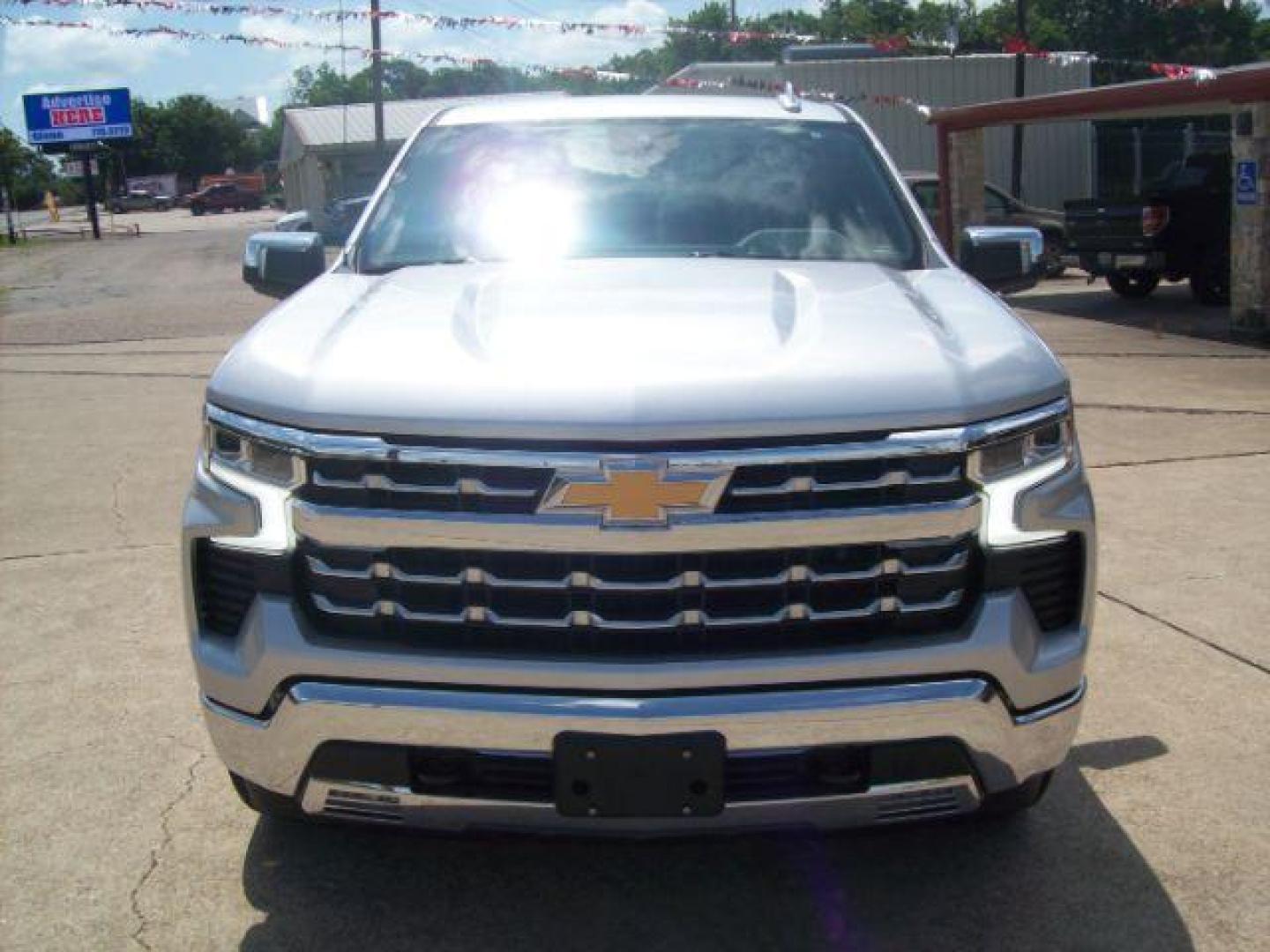 2022 Silver /Gray leather Chevrolet Silverado 1500 LTZ Crew Cab 2WD (3GCPAEED1NG) with an 5.3L V8 OHV 16V engine, 6-Speed Automatic transmission, located at 605 West Oak Street, West, TX, 76691, (254) 826-5852, 31.803501, -97.098549 - Photo#2