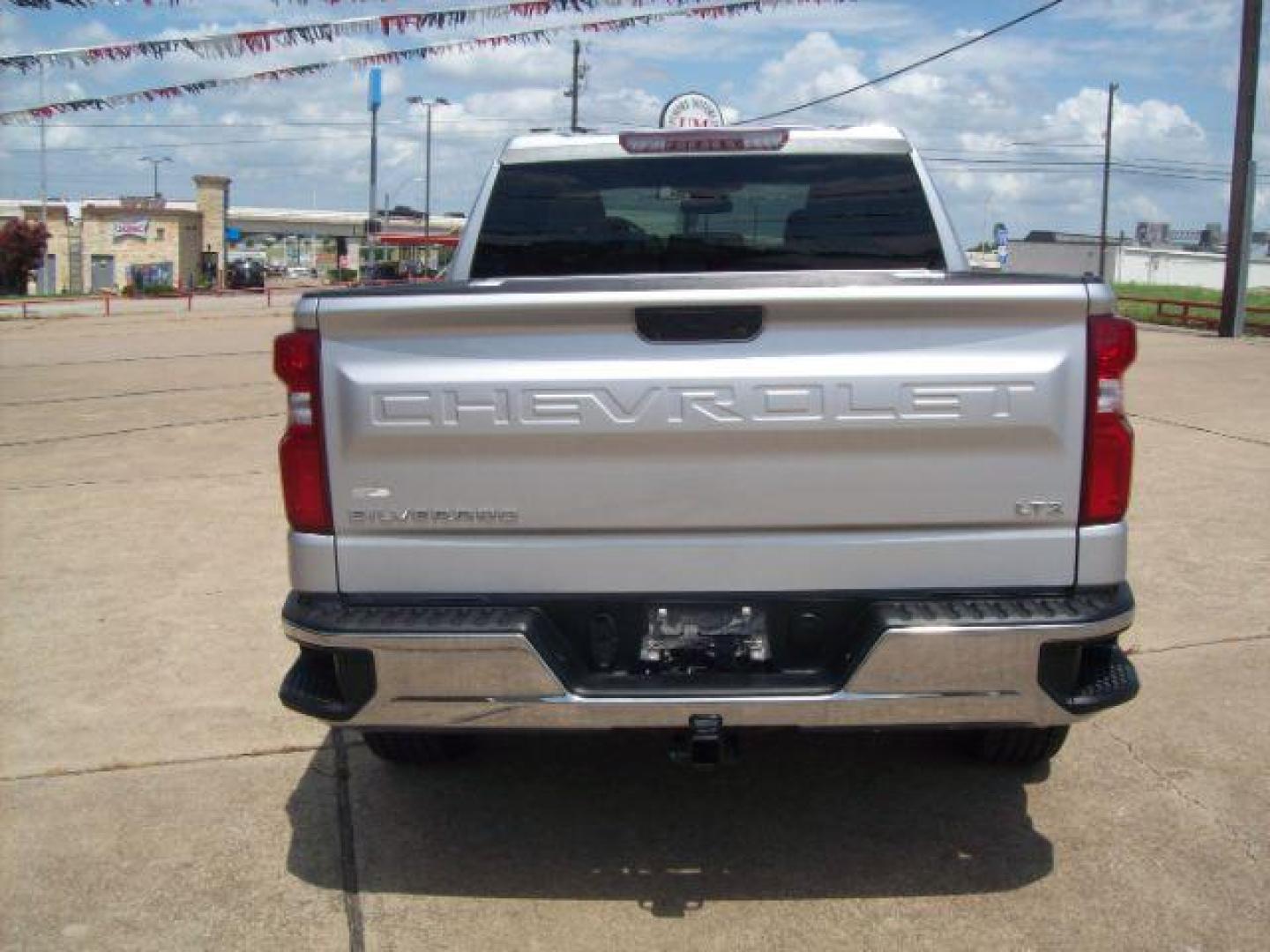 2022 Silver /Gray leather Chevrolet Silverado 1500 LTZ Crew Cab 2WD (3GCPAEED1NG) with an 5.3L V8 OHV 16V engine, 6-Speed Automatic transmission, located at 605 West Oak Street, West, TX, 76691, (254) 826-5852, 31.803501, -97.098549 - Photo#3