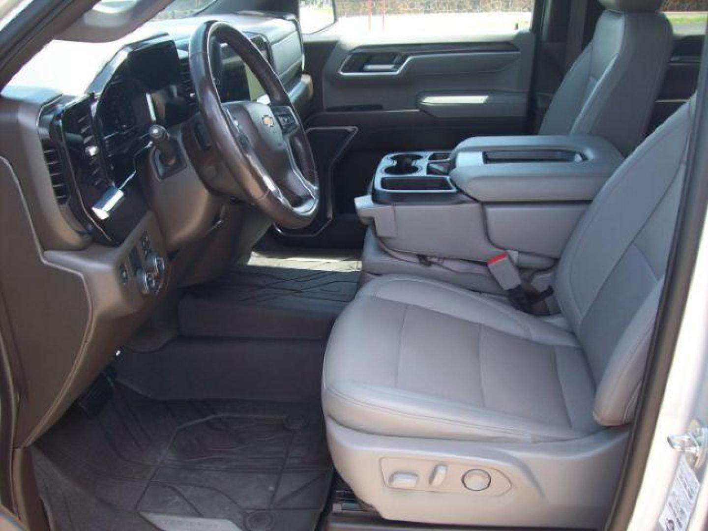 2022 Silver /Gray leather Chevrolet Silverado 1500 LTZ Crew Cab 2WD (3GCPAEED1NG) with an 5.3L V8 OHV 16V engine, 6-Speed Automatic transmission, located at 605 West Oak Street, West, TX, 76691, (254) 826-5852, 31.803501, -97.098549 - Photo#5