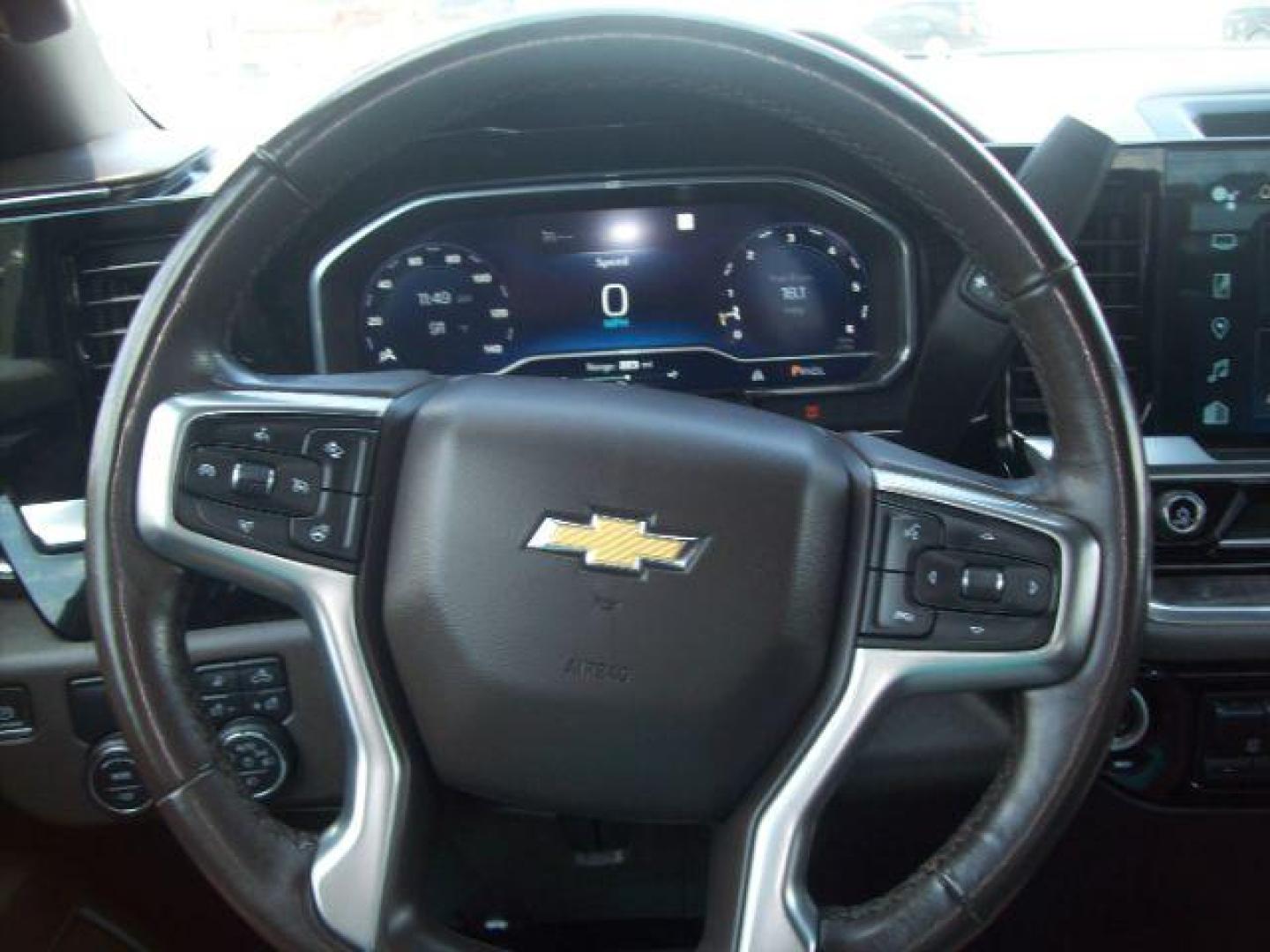 2022 Silver /Gray leather Chevrolet Silverado 1500 LTZ Crew Cab 2WD (3GCPAEED1NG) with an 5.3L V8 OHV 16V engine, 6-Speed Automatic transmission, located at 605 West Oak Street, West, TX, 76691, (254) 826-5852, 31.803501, -97.098549 - Photo#7