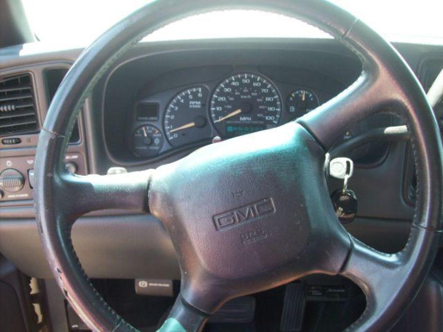 2002 Tan /Graphite Cloth Interior GMC Sierra 2500HD SLE Ext. Cab Short Bed 2WD (1GTHC29U12Z) with an 6.0L V8 OHV 16V engine, located at 605 West Oak Street, West, TX, 76691, (254) 826-5852, 31.803501, -97.098549 - Photo#12