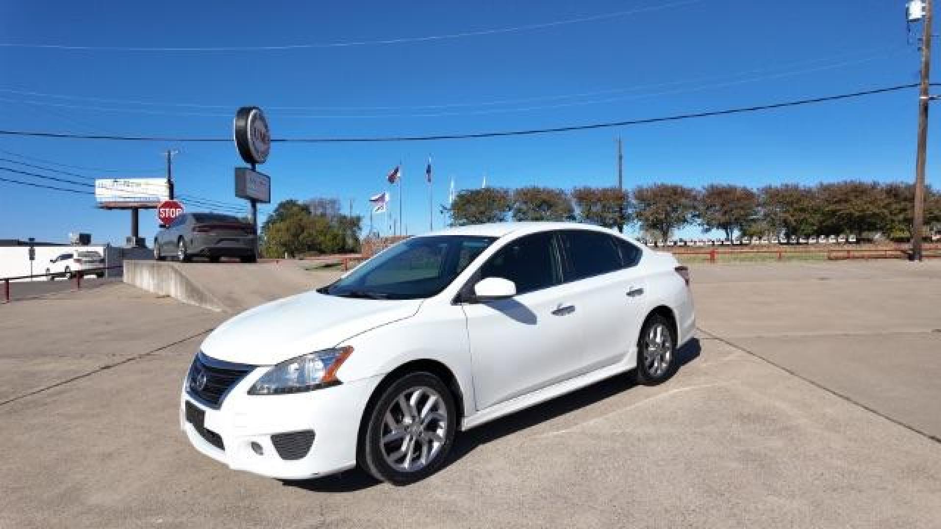 2014 White /Black Nissan Sentra SR (3N1AB7AP4EY) with an 1.8L L4 SFI DOHC 16V engine, Continuously Variable Transmission transmission, located at 605 West Oak Street, West, TX, 76691, (254) 826-5852, 31.803501, -97.098549 - Photo#0