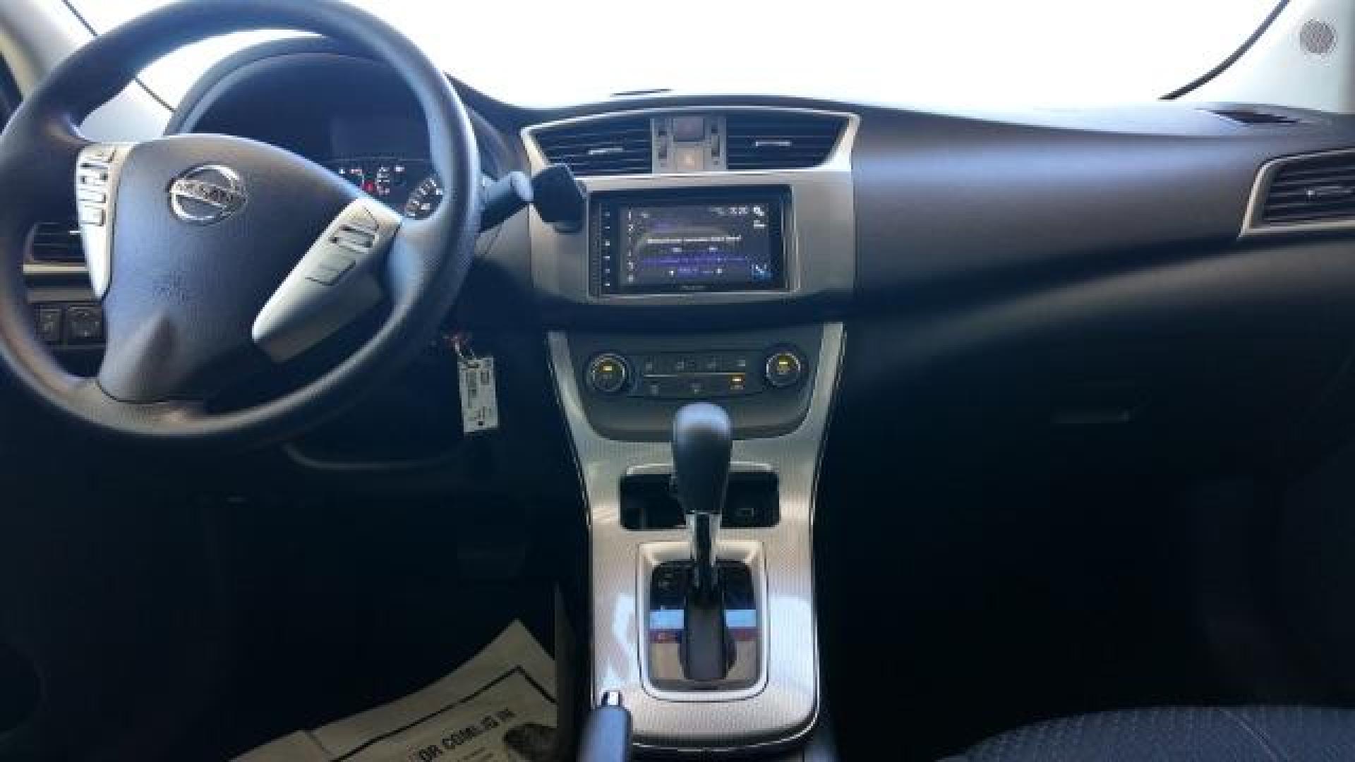 2014 White /Black Nissan Sentra SR (3N1AB7AP4EY) with an 1.8L L4 SFI DOHC 16V engine, Continuously Variable Transmission transmission, located at 605 West Oak Street, West, TX, 76691, (254) 826-5852, 31.803501, -97.098549 - Photo#4