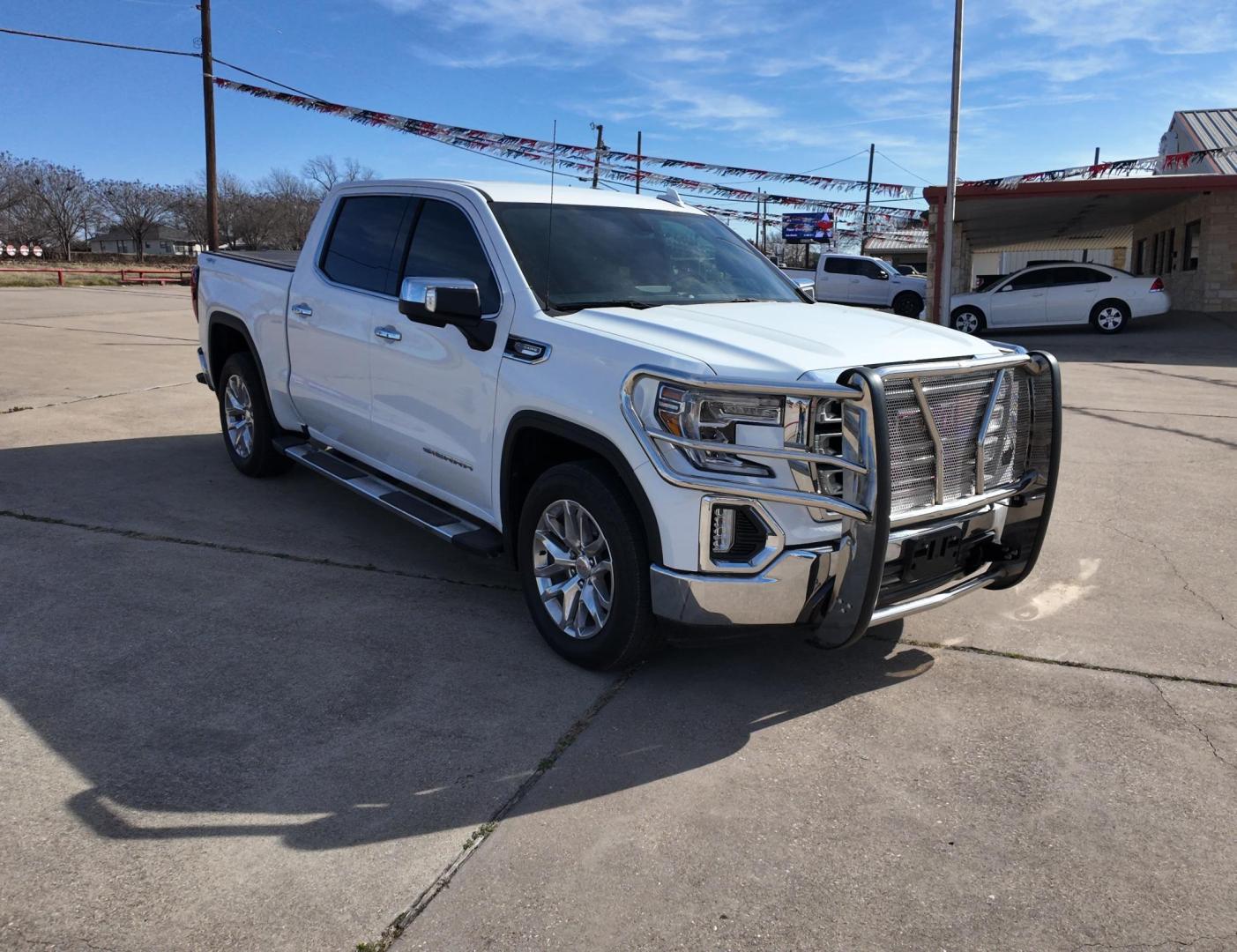 2020 White /Jet Black, leather GMC Sierra 1500 SLT Crew Cab Short Box 4WD (3GTU9DED5LG) with an 5.3L V8 OHV 16V engine, 6-Speed Automatic transmission, located at 605 West Oak Street, West, TX, 76691, (254) 826-5852, 31.803501, -97.098549 - Photo#0