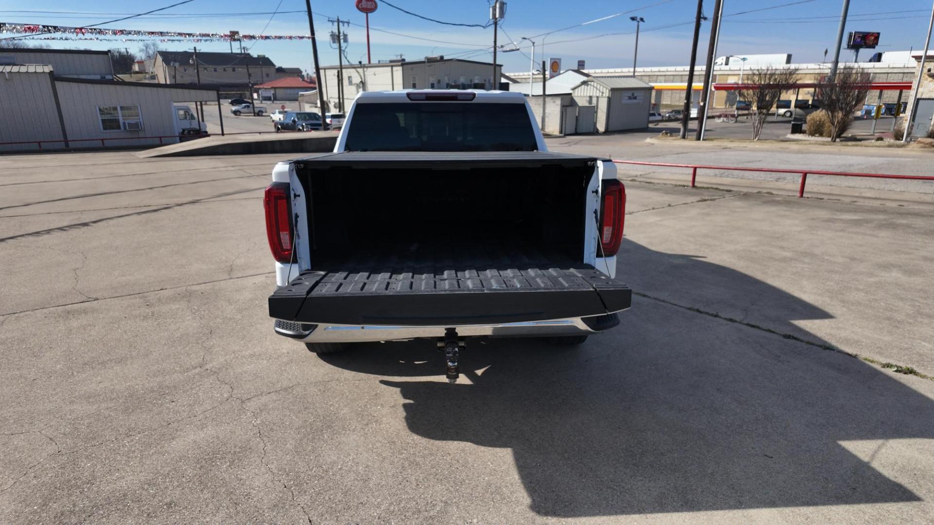 2020 White /Jet Black, leather GMC Sierra 1500 SLT Crew Cab Short Box 4WD (3GTU9DED5LG) with an 5.3L V8 OHV 16V engine, 6-Speed Automatic transmission, located at 605 West Oak Street, West, TX, 76691, (254) 826-5852, 31.803501, -97.098549 - Photo#6