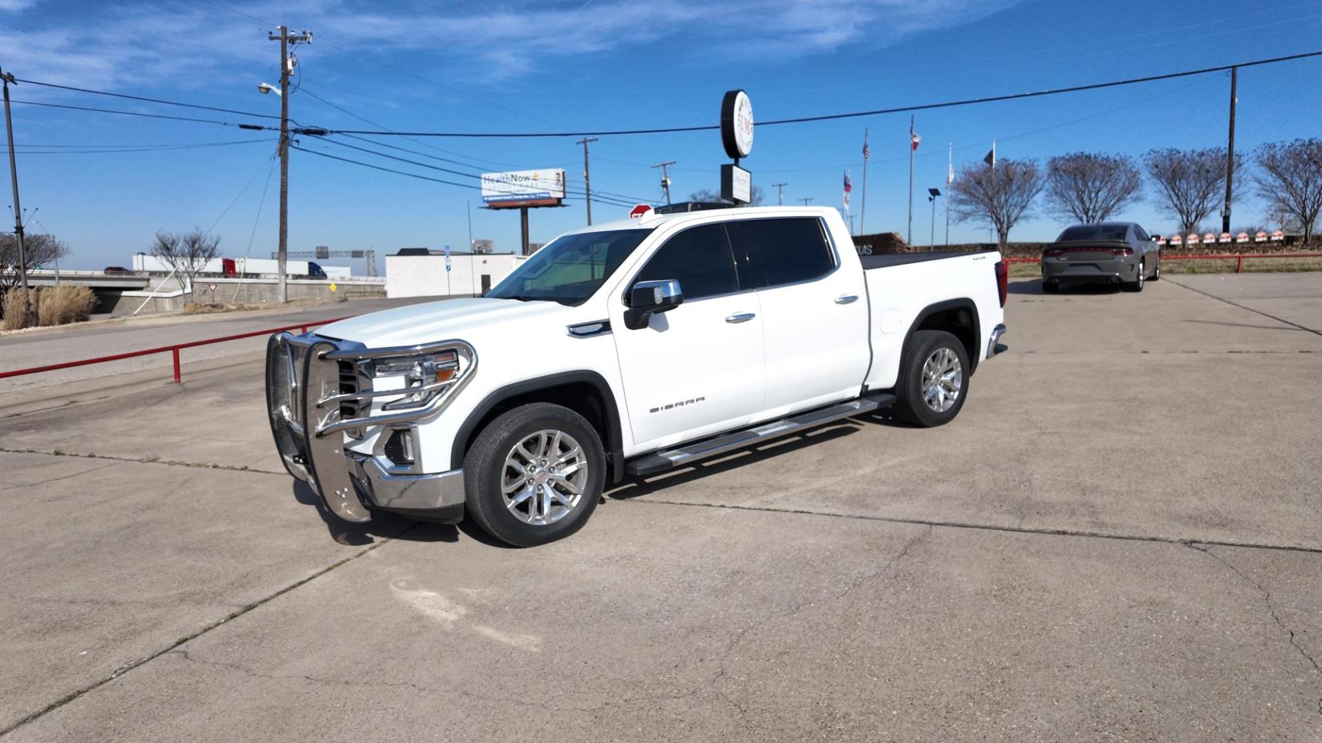 2020 White /Jet Black, leather GMC Sierra 1500 SLT Crew Cab Short Box 4WD (3GTU9DED5LG) with an 5.3L V8 OHV 16V engine, 6-Speed Automatic transmission, located at 605 West Oak Street, West, TX, 76691, (254) 826-5852, 31.803501, -97.098549 - Photo#2