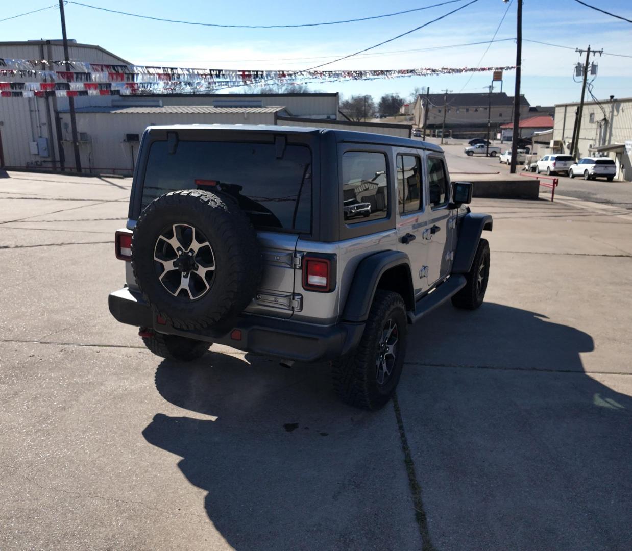 2018 Silver /Black Cloth Jeep Wrangler Unlimited Rubicon (1C4HJXFG3JW) with an 3.6L V6 DOHC 24V FFV engine, 6-Speed Automatic transmission, located at 605 West Oak Street, West, TX, 76691, (254) 826-5852, 31.803501, -97.098549 - Photo#4