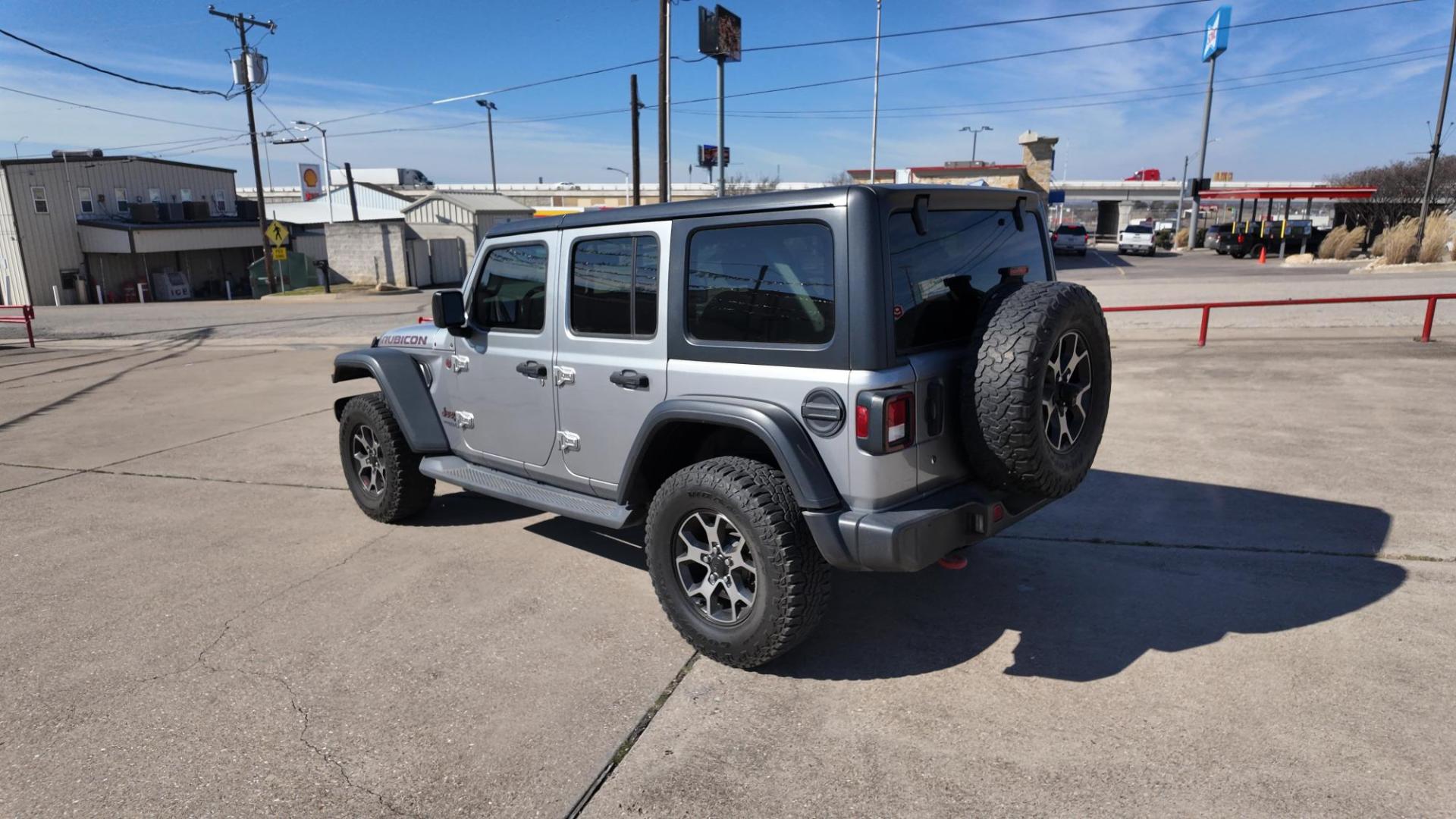 2018 Silver /Black Cloth Jeep Wrangler Unlimited Rubicon (1C4HJXFG3JW) with an 3.6L V6 DOHC 24V FFV engine, 6-Speed Automatic transmission, located at 605 West Oak Street, West, TX, 76691, (254) 826-5852, 31.803501, -97.098549 - Photo#3