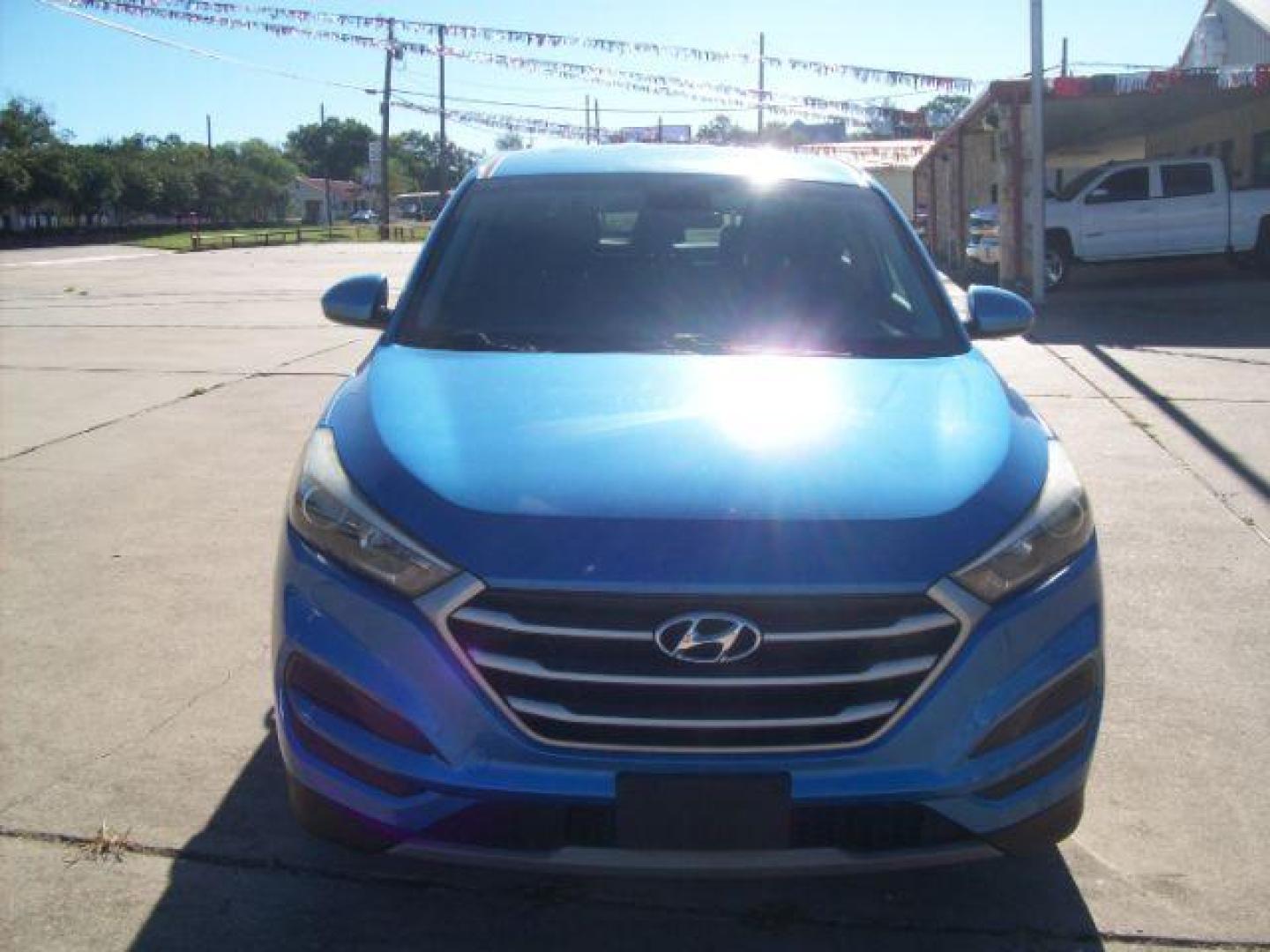 2017 Blue /Black, cloth Hyundai Tucson SE (KM8J23A43HU) with an 2.0L L4 DOHC 16V engine, 6-Speed Automatic transmission, located at 605 West Oak Street, West, TX, 76691, (254) 826-5852, 31.803501, -97.098549 - Photo#2